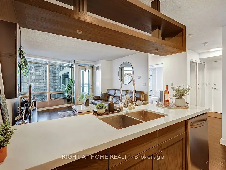 81 Navy Wharf Ct #2316 — Photo 15