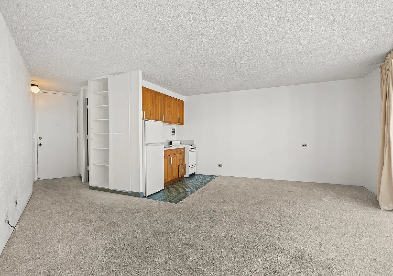 Studio with A/C, a full kitchen in Ala Moana Area — Photo 4