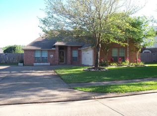 916 N Belle Dr, Angleton, TX 77515
