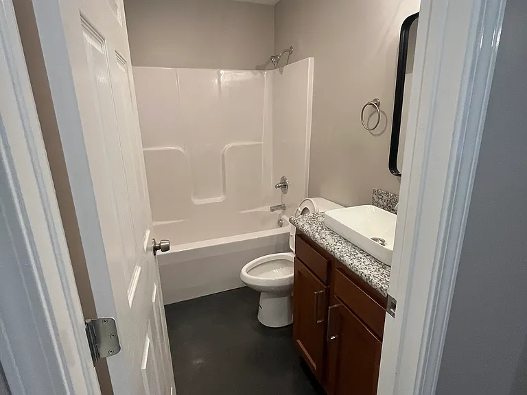 1336 NE Michigan Ave — Photo 14