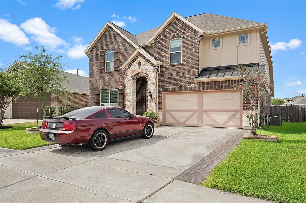 3 bed, 2.5 bath, 2804 sqft, $2,600 — Photo 1