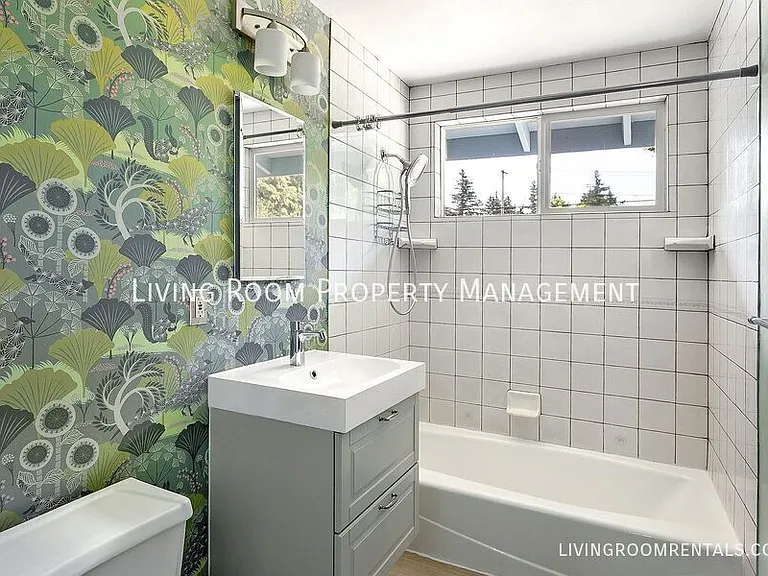11736 NE Eugene St — Photo 8