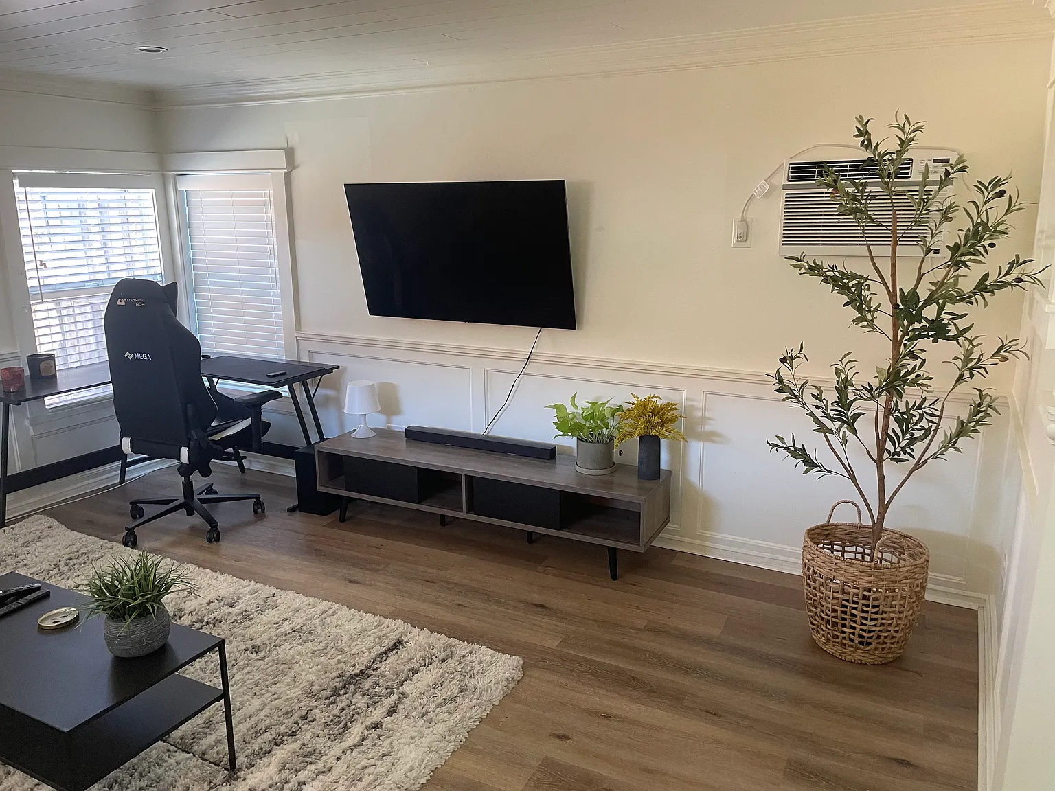 150 Poinsettia Ave — Photo 2