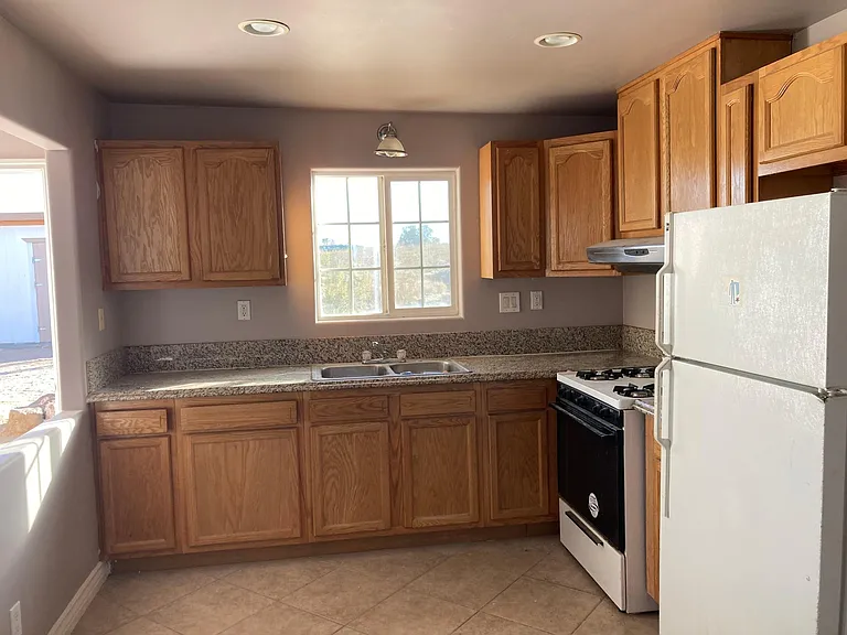 1175 Dakota Ln — Photo 3