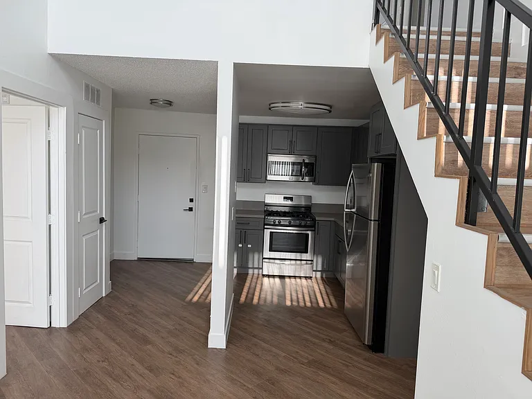 310 1/4 S Kenmore Ave #201 — Photo 12