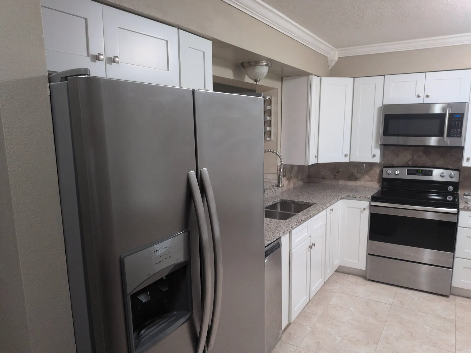 2 bed, 2.5 bath, 1120 sqft, $1,900 — Photo 2