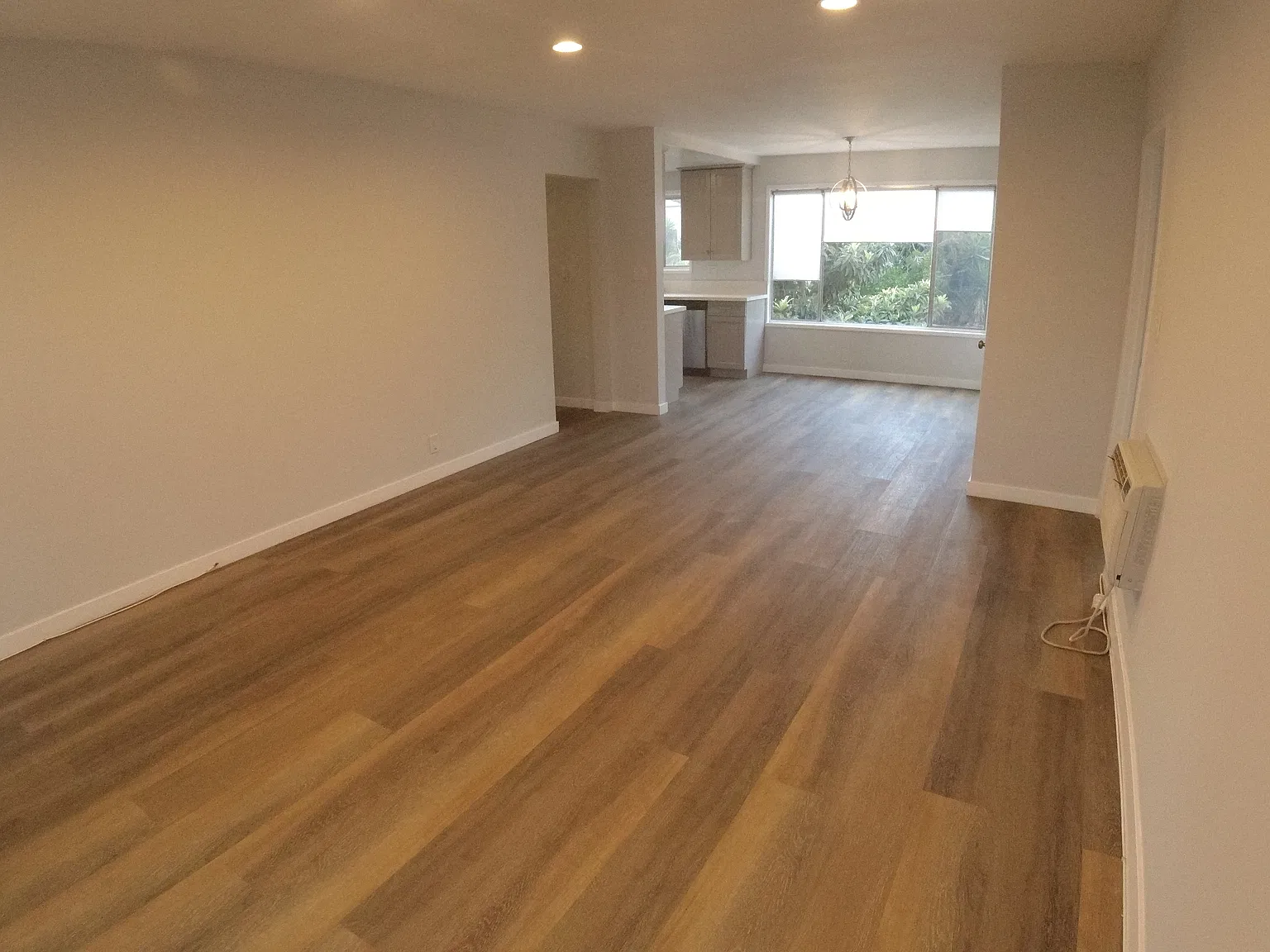 750 N Hayworth Ave — Photo 3
