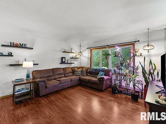 4th image of 2508 W 60th Pl