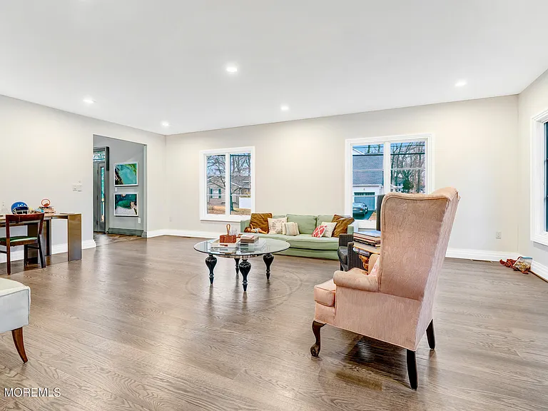 450 Wells Ave — Photo 10