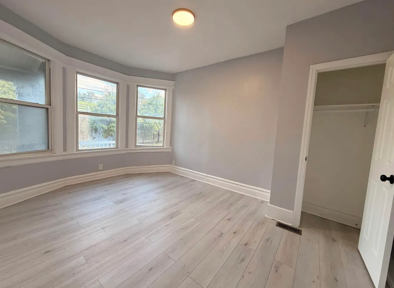 3 bed, $2,300 — Photo 4