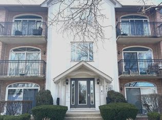 9420 S 77th Ct APT 2E, Hickory Hills, IL 60457