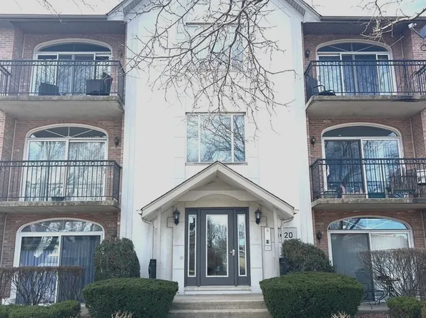9420 S 77th Ct APT 2E, Hickory Hills, IL 60457
