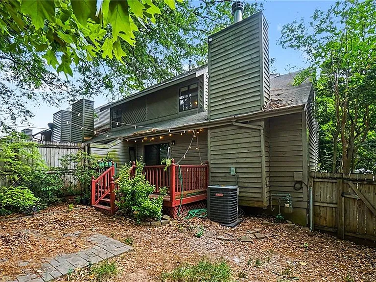 1006 Creatwood Cir SE — Photo 21
