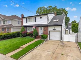 1769 W End Ave, New Hyde Park, NY 11040