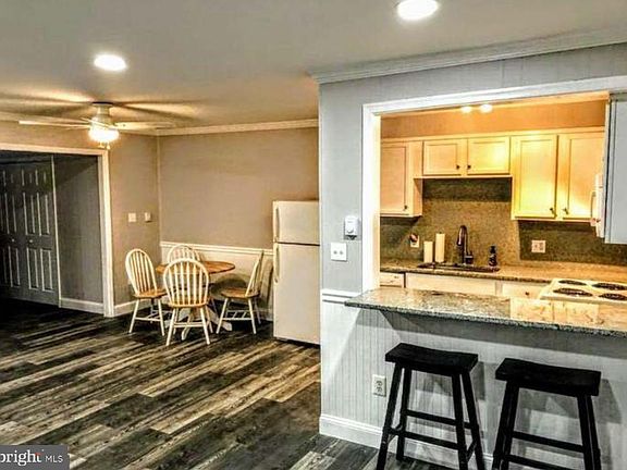 2nd image of 322 Sunset Dr Unit 5