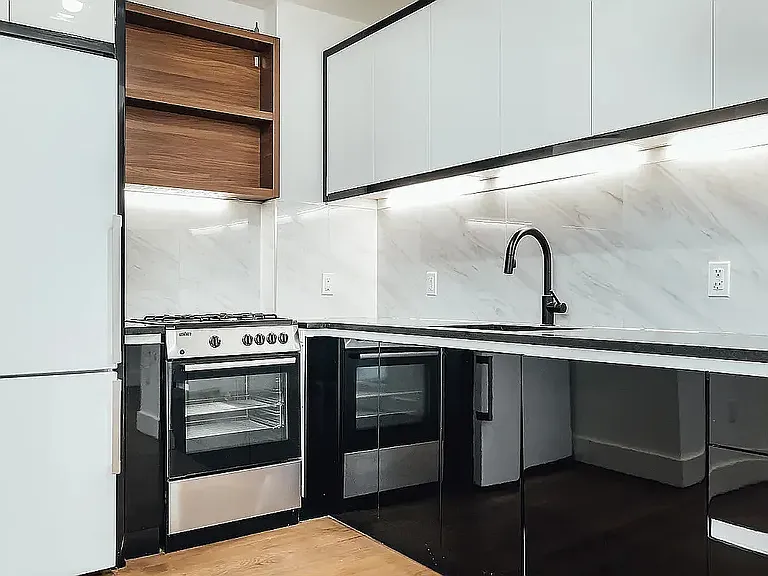 581 Ocean Pkwy #5F — Photo 2