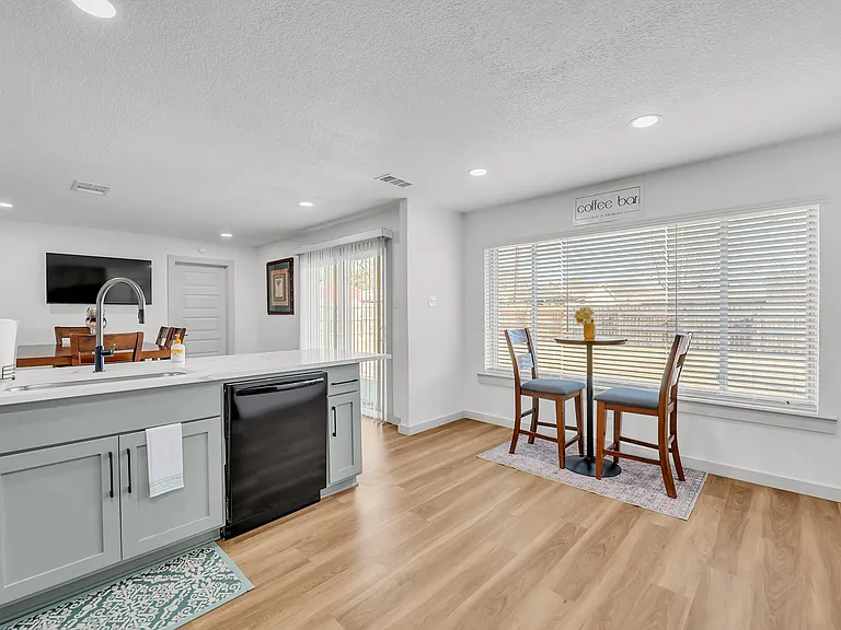 2204 Delwin Cir — Photo 10