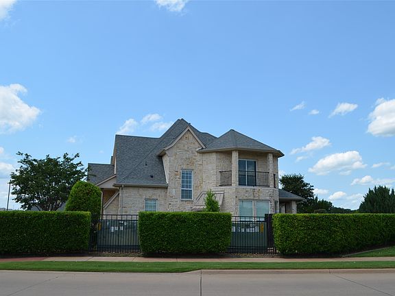 5th image of 2541 Vineyard Dr