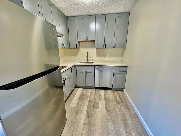 543 Buena Vista Ave West — Photo 2