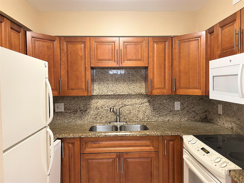 1st image of 501 SE 8th St
