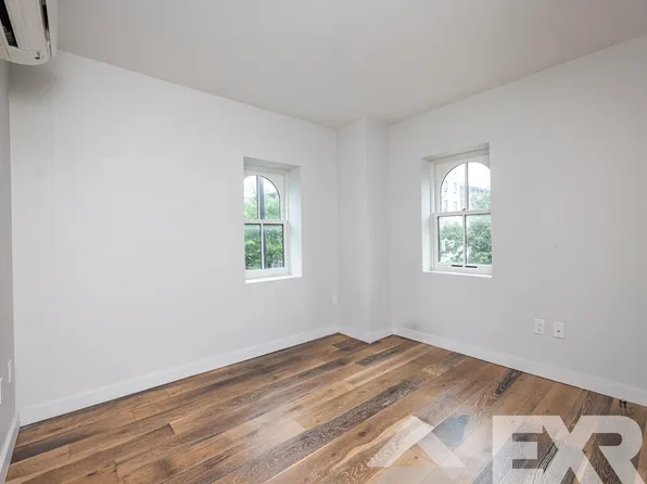 945 Bergen Street image 3 of 15