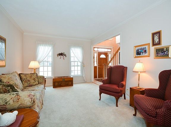 4th image of 3301 Greenwood Ln