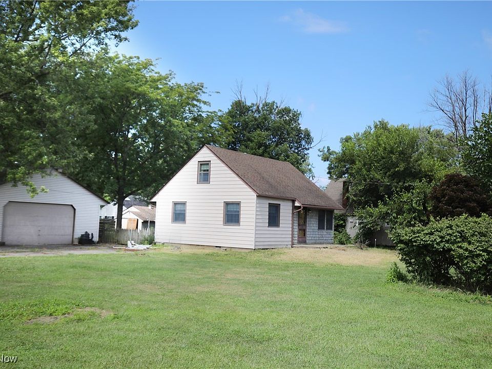 1st image of 882 Lakewood Beach Dr