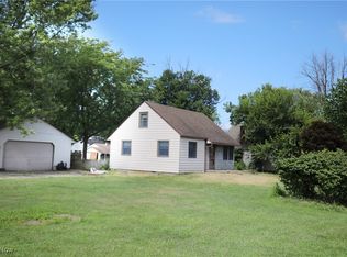 882 Lakewood Beach Dr, Sheffield Lake, OH 44054