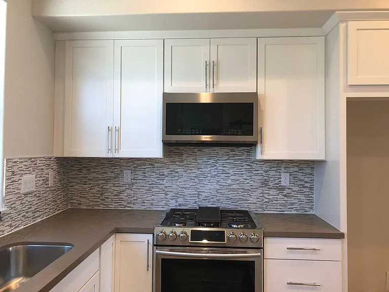 Kitchen - Actual - GAS range.