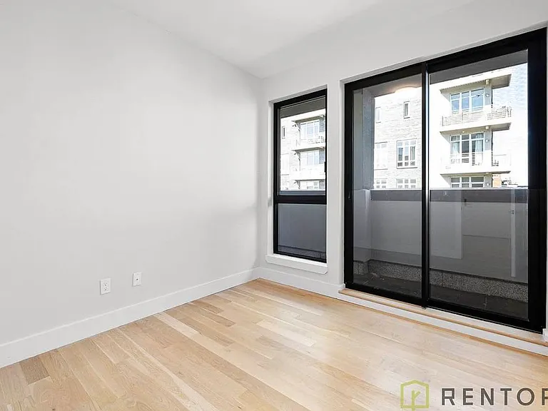 494 Manhattan Ave #405E — Photo 8