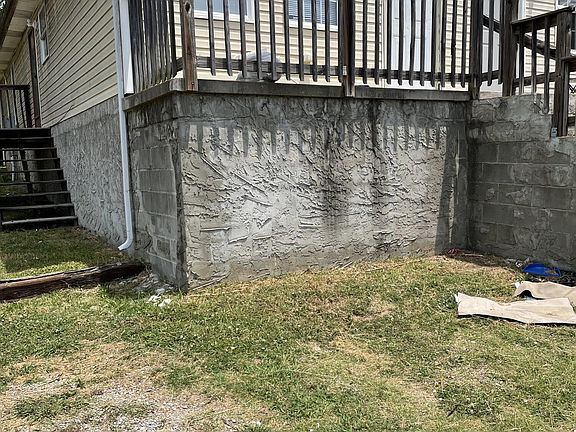 2nd image of 2715 Woodside St