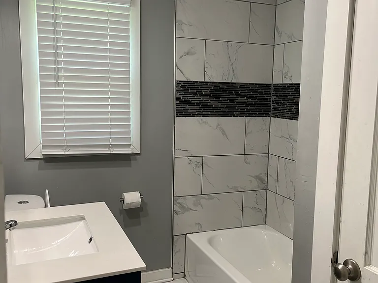 4885 Park Ave — Photo 9
