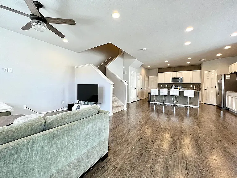 16061 E Bolling Dr — Photo 4