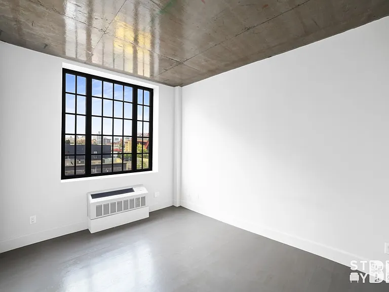 72 Box St #3J — Photo 8