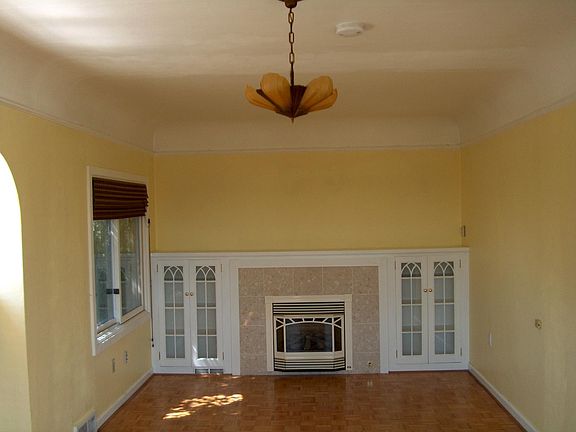 Gas fireplace flanked by bookshelves