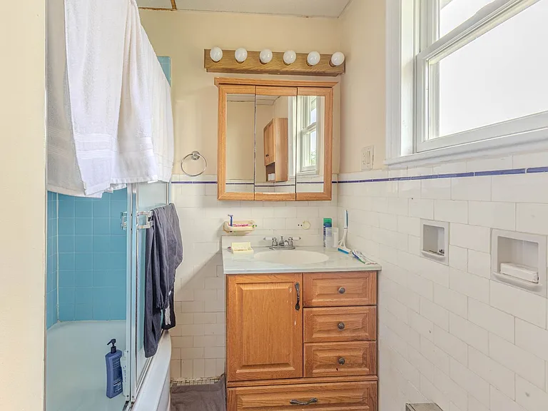 25 Cove Street — Photo 7