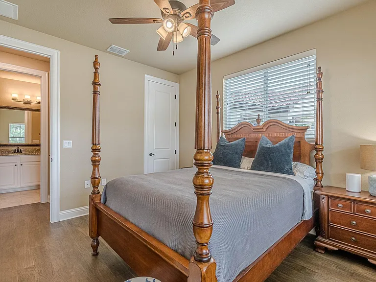 115 Laughing Pear Cv — Photo 29
