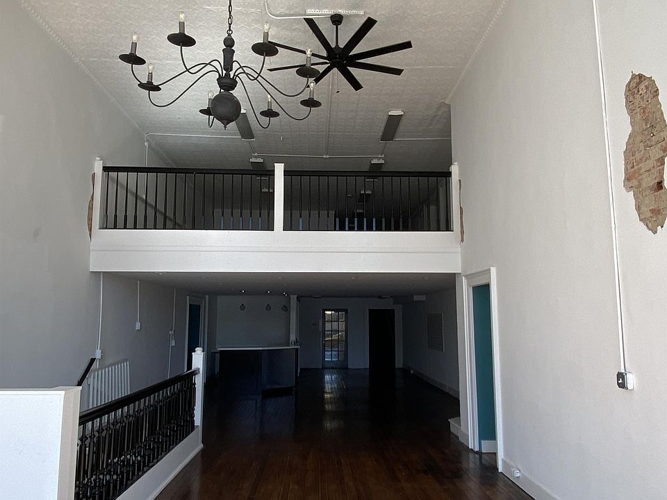 1st image of 982 Logan St