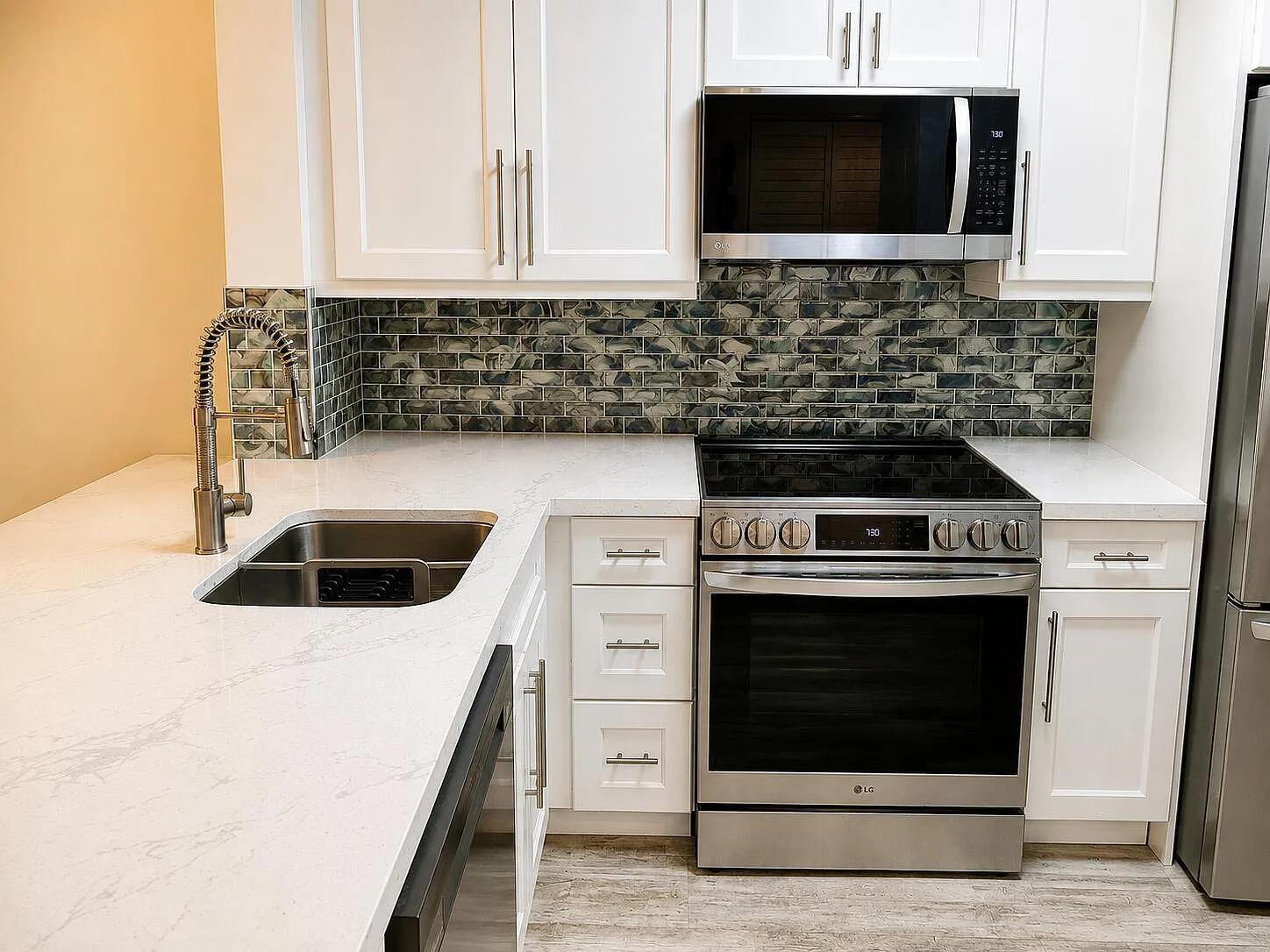 2 bed, 2.0 bath, 825 sqft, $2,400 — Photo 4