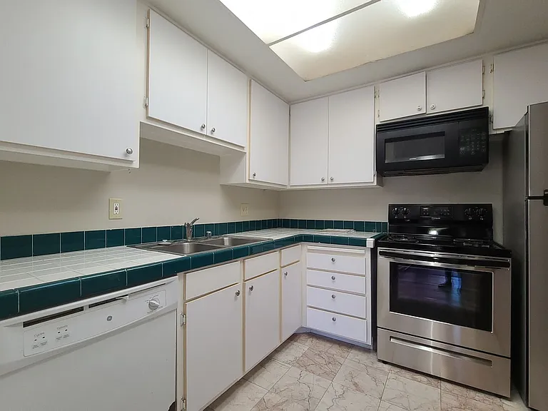 475 N Midway Dr #114 — Photo 5
