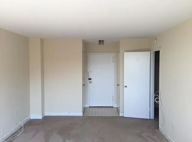 Studio, 386 sqft, $1,600 — Photo 3