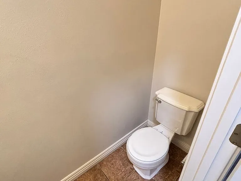 1823 W Berry St — Photo 13