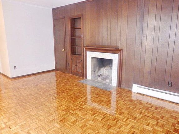 2nd image of 2064 Oxford Ave #7A