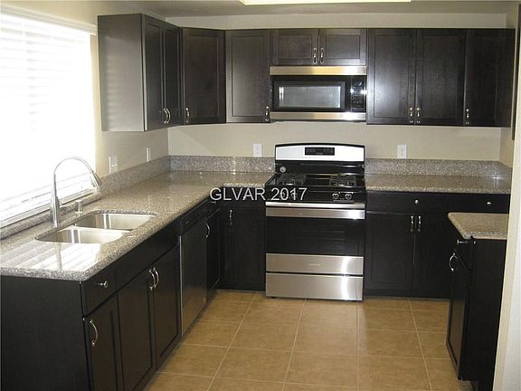 3rd image of 808 Eastview Dr