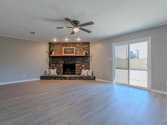 4th image of 23 Creekridge Cir