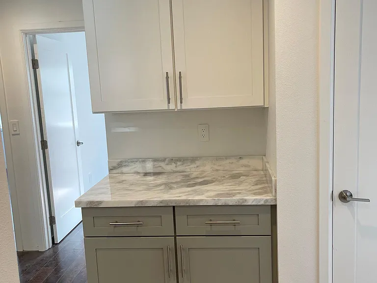 1072 W McKinley Ave — Photo 4