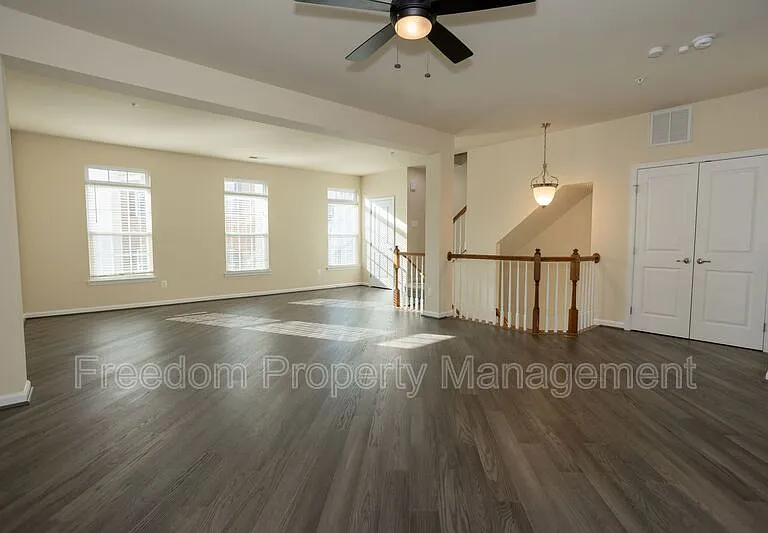 7408 Brunson Cir — Photo 3