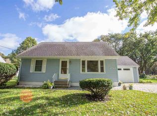 2822 Sunny Ln, Cedar Falls, IA 50613