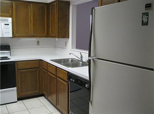 3rd image of 1 Eleanor Ln