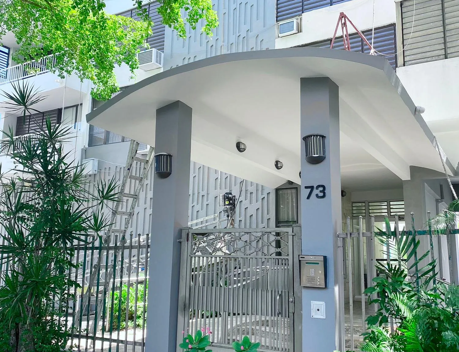 Placid Court (Condominio) — Photo 2